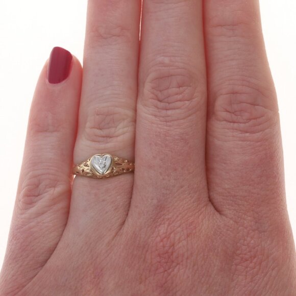 Yellow Gold Diamond Vintage Heart Solitaire Ring - 10k Round Brilliant Love - Picture 2 of 6